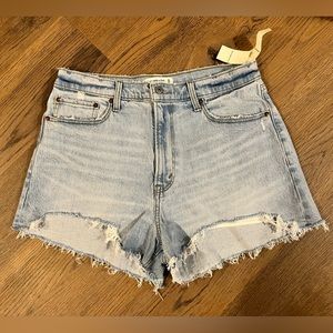 Brand new Abercrombie mom shorts with tag
